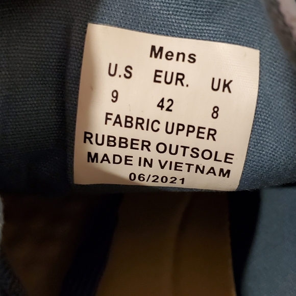 PENGUIN MAN'S LIGHT BLUE, TENNIS SHOES, SIZE 9. - Picture 4 of 6